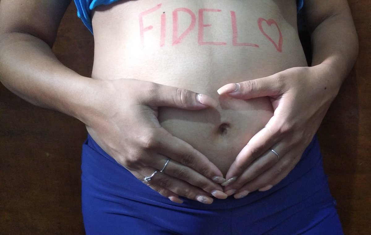 AlennaEscobar's tweet photo. Aquí está mi mano  y la de mi pequeña Alenna que aún no ha nacido pero desde el vientre de mami 🙌 se suma el reto de nuestra amiga  @Ana_Hurtado86 
#SacaTuManoPorFidel  #FidelVive en los ❤️ de todos los cubanos.
#FidelPorSiempre https://t.co/dlGJ4o5lj0