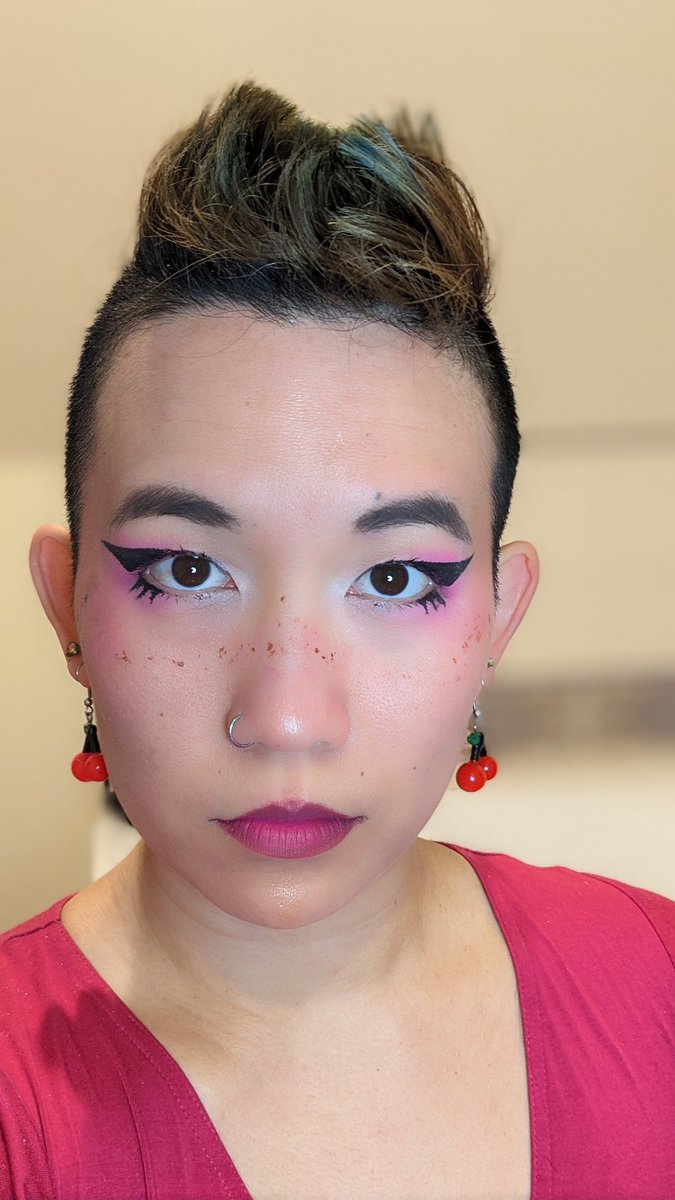 teengkoh's tweet photo. e-girl makeup assignment. did I understand the assignment? #EGirlMakeup #FakeFreckles https://t.co/oWMFoURWJp