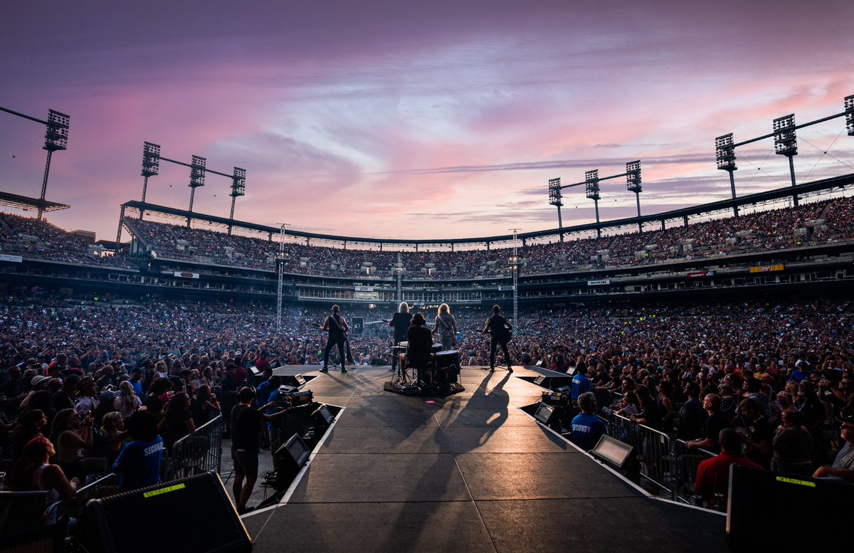 Def Leppard tweet media