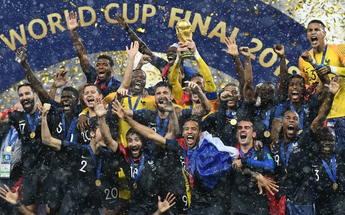 VibesFoot's tweet image. Il y a 4 ans jour pour jour, l'équipe de France remportait la Coupe du monde 2018 en battant la Croatie 4-2 en finale. 🇫🇷

⭐ CHAMPIONS DU MONDE ⭐