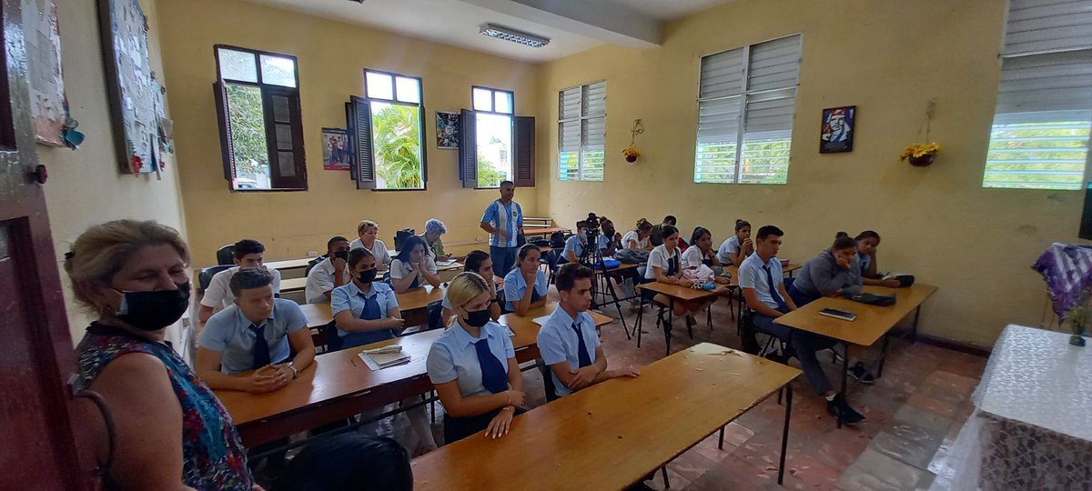 dme_guines's tweet photo. Desde Güines Provincia Mayabeque contamos con la visita del Comité Central del PCC  Jorge Luis Broche Lorenzo donde unos de los recorridos fue el IPU Juan Borrell estuvieron prensente el 1 Secretario del PCC, la Directora Provincial y trabajadores de Educación 
#CubaMined https://t.co/rPMSPjaamm