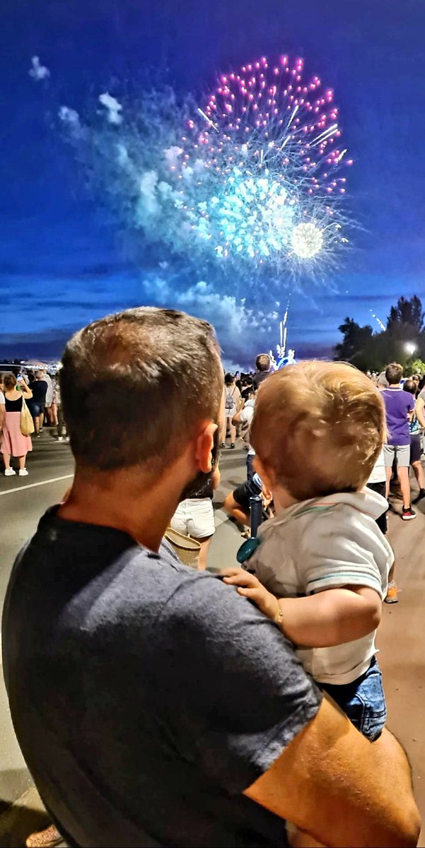 Pour finir une belle fête Nationale. Assisté au premier feu d'artifice du 14 juillet avec mon petit garçon. 😍😍🇨🇵 #fetenationale #feudartifice #BastilleDay #14Juillet2022 #Bordeaux #transmission.