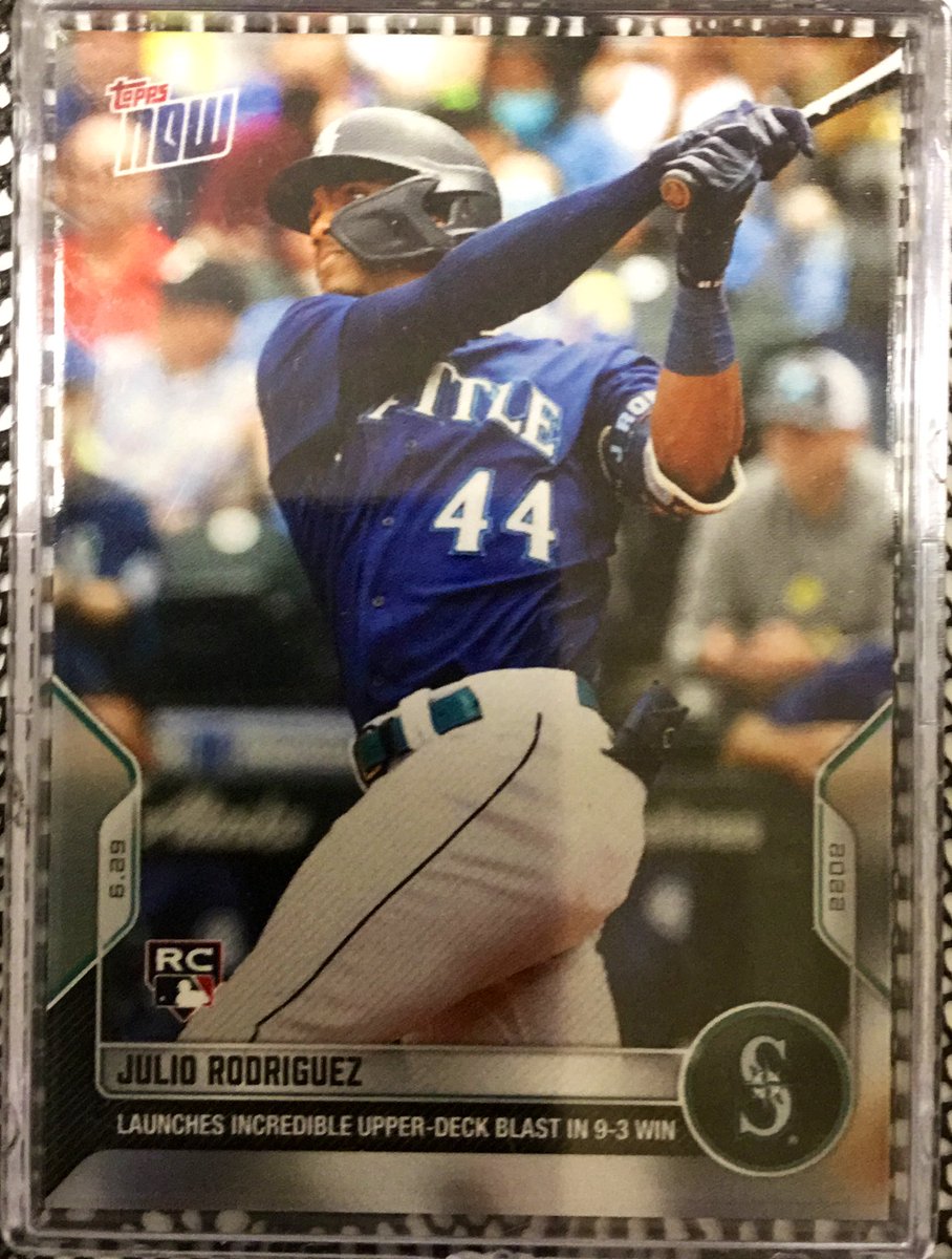 SadTylerShad's tweet photo. @Topps Now #432 @JRODshow44 Upper deck blast leading to 9-3 victory! @Mariners 🔥🔥🔥🔥🔥 #mlb #topps #bigmanshit https://t.co/M3hJtki0ou