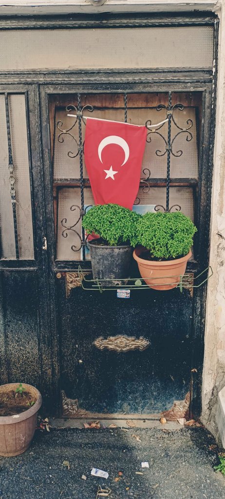 Keşke vatan kendisine sarılıp öpebileceğimiz bir şey olsaydı.” O halde şöyle diyelim mi: 15 Temmuz gecesi vatanımıza sarıldık, onu öptük ve kokusunu ta ciğerimize çektik. 

<a href="/kilicarslan_is/">ismail kılıçarslan</a> @BekirDeveli