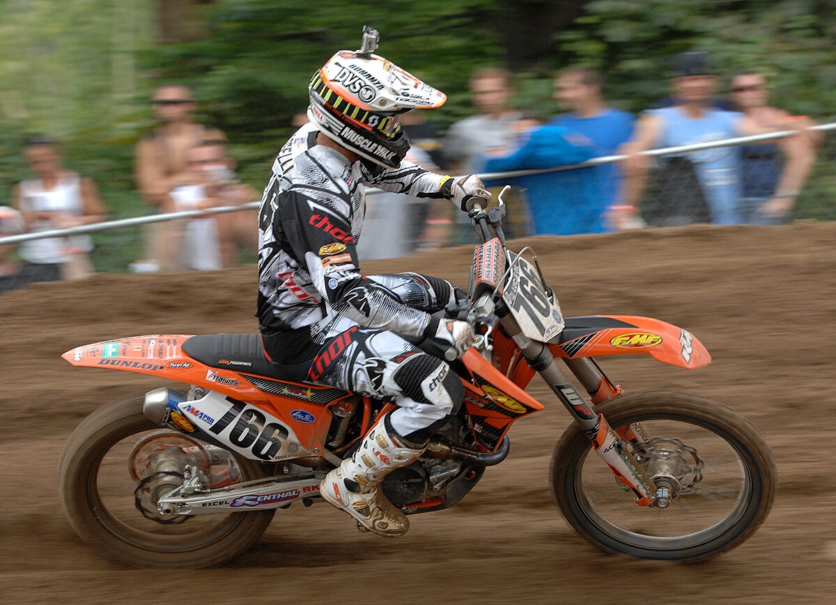 KC66Foundation's tweet photo. Did you know #KurtCaselli raced @lorettalynnmx in 2001 on a Yamaha? Check out this great article by @swhitmore89 posted on @racerxonline today https://t.co/PtgZJZ19rd https://t.co/w6JrcYRScs