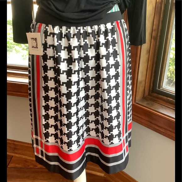 MELISSADJONES1's tweet photo. So good I had to share! Check out all the items I'm loving on @Poshmarkapp #poshmark #fashion #style #shopmycloset #derekheart #gap #anneklein: https://t.co/FQeJ6wnMg7 https://t.co/p4itnA7CUh