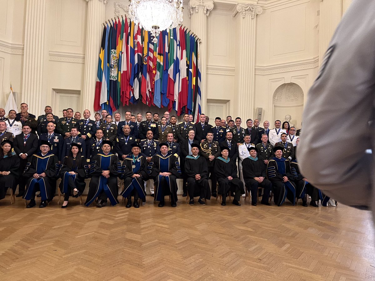 1.8 🇪🇨 🇺🇸 tweet media