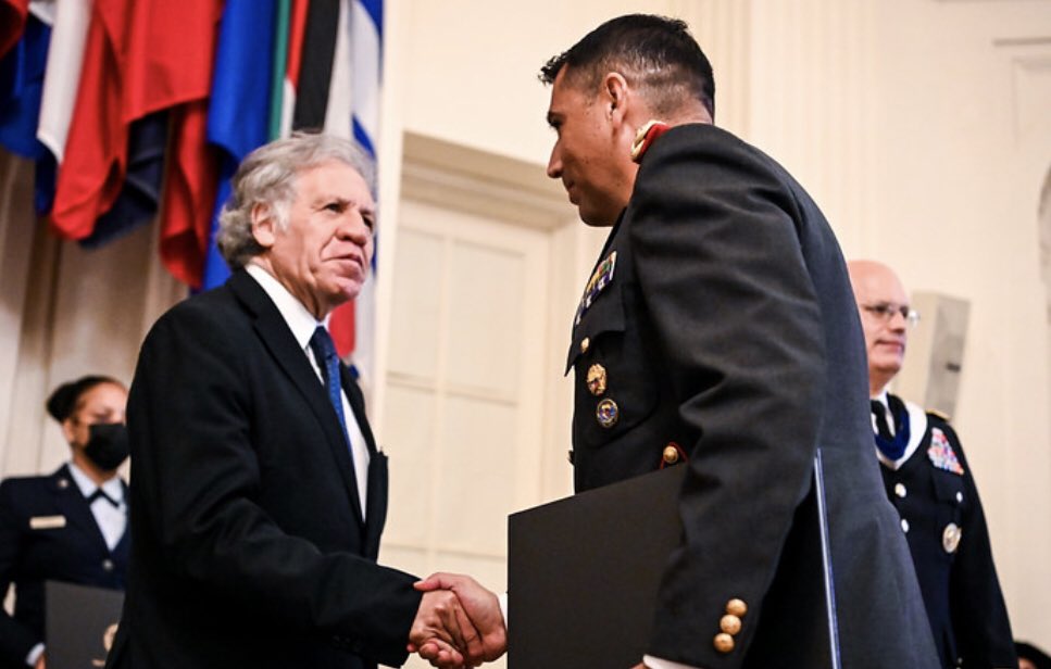 1.8 🇪🇨 🇺🇸 tweet media