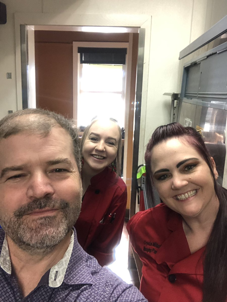 BritneeHogue's tweet photo. Now taking votes for who takes a better selfie, @hasquet or @anarchy_bus ?? All jokes aside, it’s always a pleasure to have @hasquet come visit team riv!🌶❤️‍🔥 #chilislove @Hikeabike902 @Chilis @StephanieKeeli5 @dougcomings https://t.co/y8qk0YKp7S