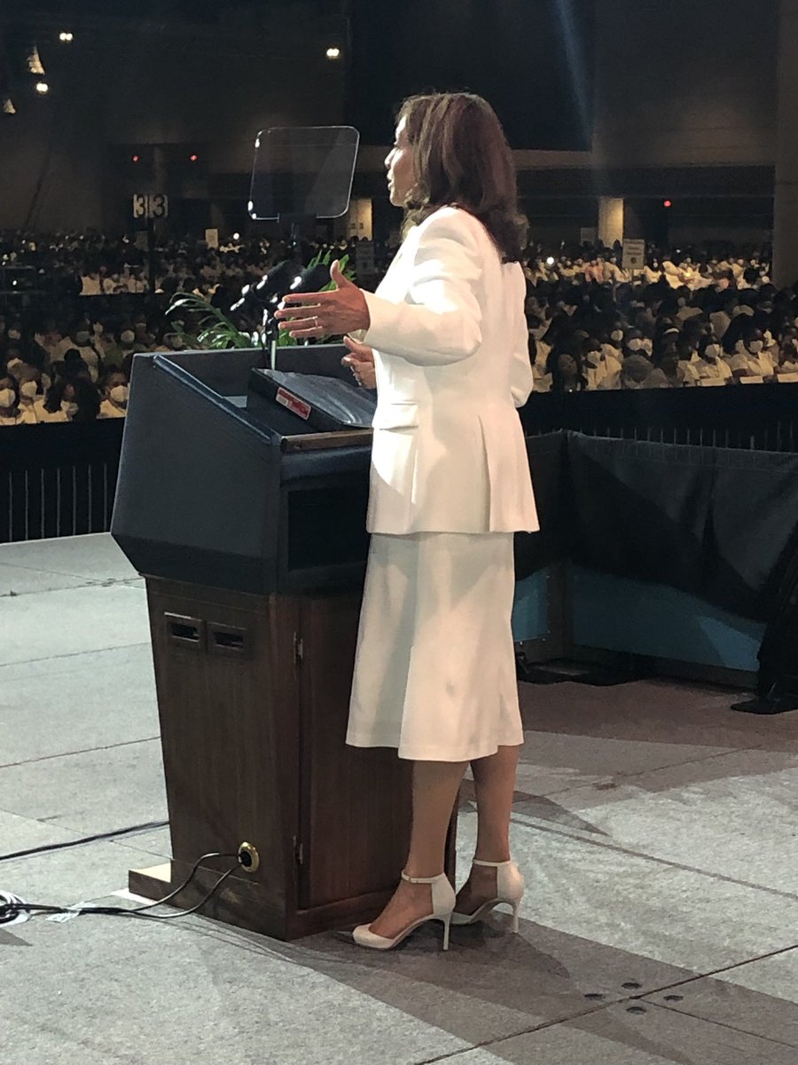 akasorority1908's tweet image. And just like that, @vp was home among her beloved Alpha Kappa Alpha Sorority, Inc. sorority sisters! Vice President Kamala Harris was welcomed with opened arms and greeted with thunderous applause during the 70th Boule in Orlando, FL. She delivered rousing and inspiring remarks.