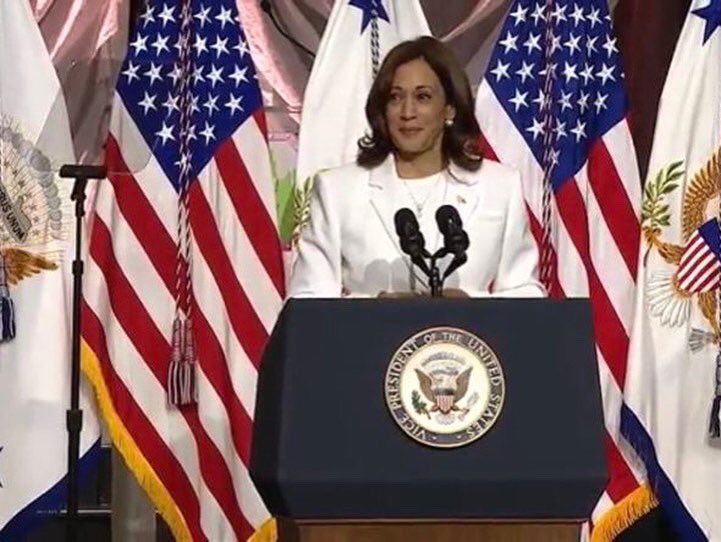 akasorority1908's tweet image. And just like that, @vp was home among her beloved Alpha Kappa Alpha Sorority, Inc. sorority sisters! Vice President Kamala Harris was welcomed with opened arms and greeted with thunderous applause during the 70th Boule in Orlando, FL. She delivered rousing and inspiring remarks.