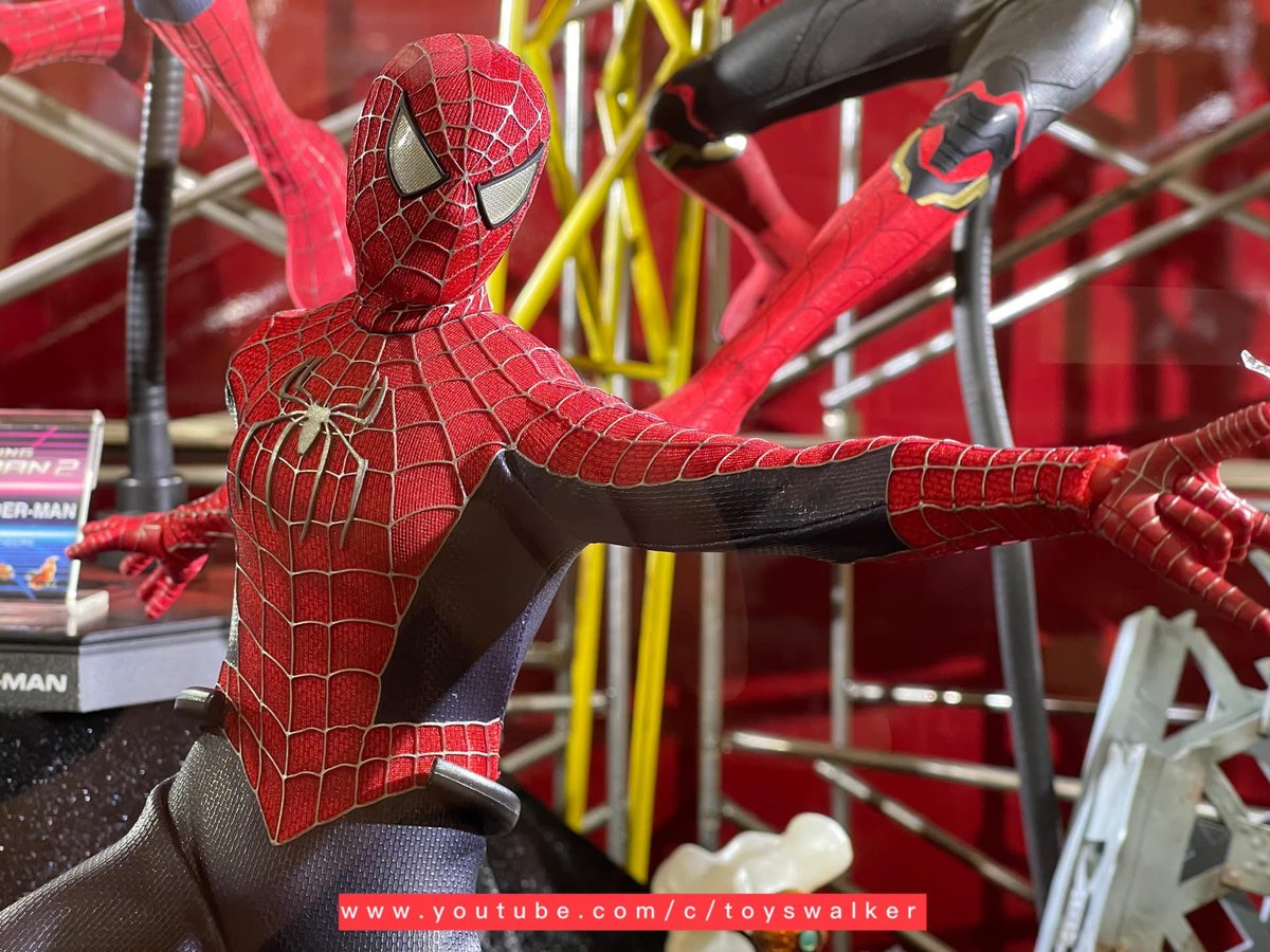 RT @EARTH_96283: Higher quality photos of the Raimi Spider-Man Hot Toys figure https://t.co/V89WRwLFTz