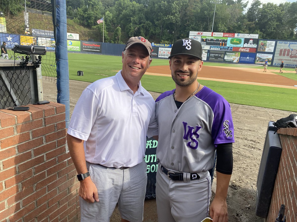 MolonyJoe's tweet photo. Nothing better than catching up with a former player now playing professionally….
#GoVince               #captain
@WSDashBaseball 
@CoachCBly @MasonHSBaseball 
@vincevannelle https://t.co/LT82yc54sn