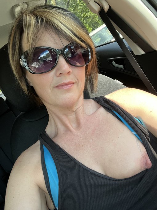 Flashing people on the way to the Gym https://t.co/z5aq2B6OwR