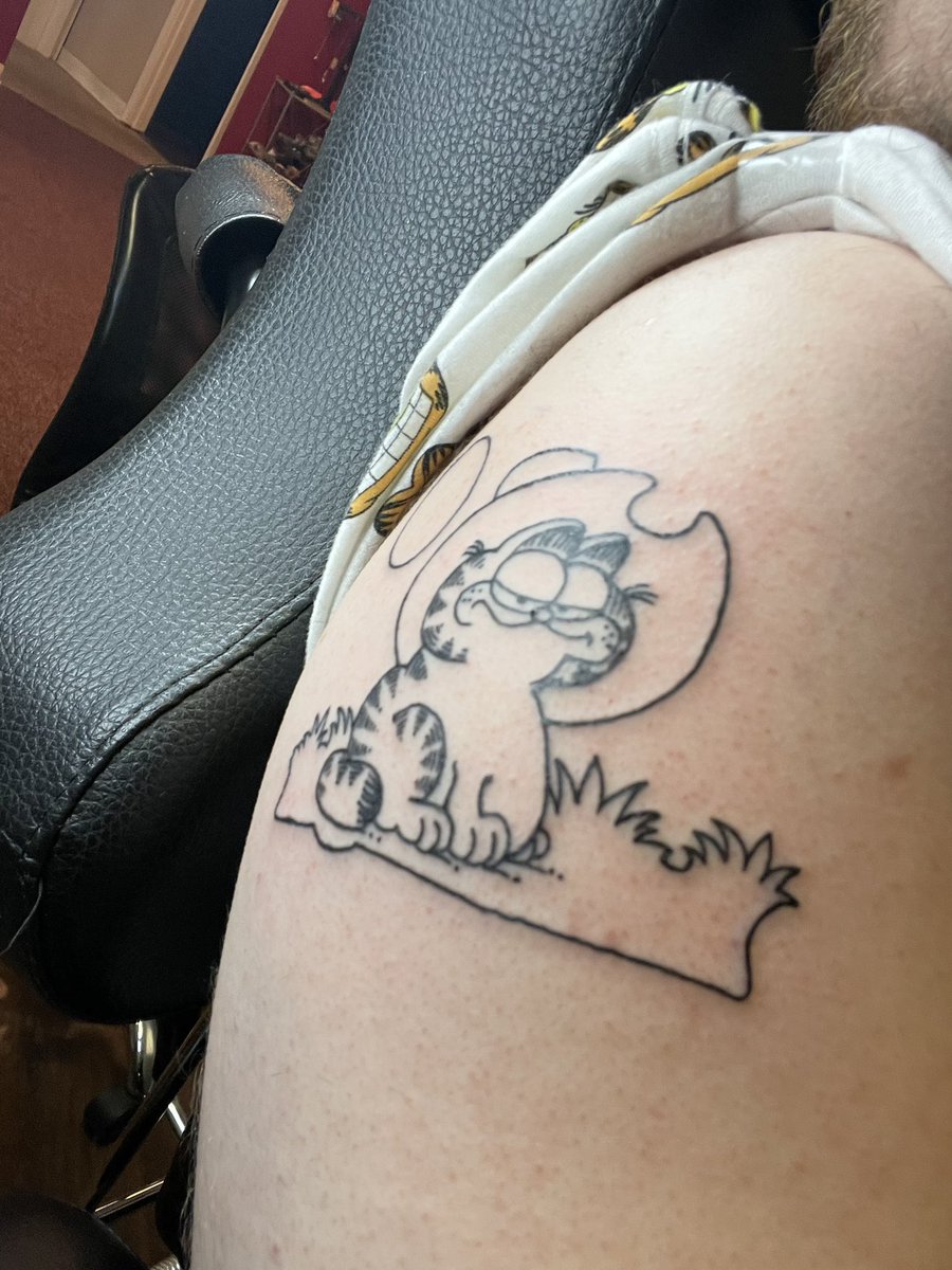 rapidbetaALT's tweet photo. Before and after, getting the color done in a couple weeks https://t.co/mAWw6XM3yh