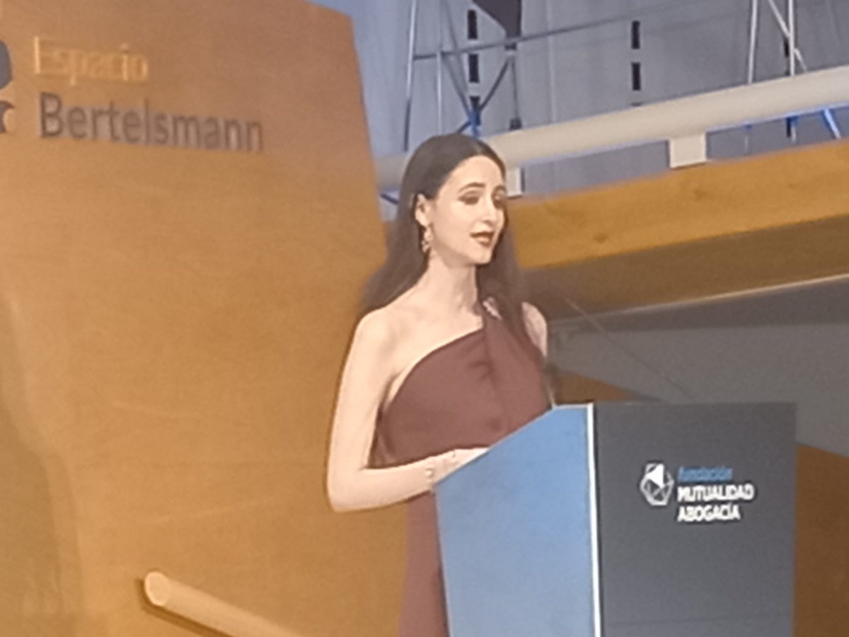 Los Premios Excelencia de @MdAFundacion   apoyan e incentivan  el esfuerzo de  estudiantes. Enhorabuena Ana Castro Franco, de <a href="/unileon/">Universidad de León</a> por el premio  sobre la suspensión de vistas por maternidad o paternidad de los profesionales de la abogacía. <a href="/ica_leon/">ICA de Leon</a> <a href="/Abogacia_es/">Abogacía Española</a>