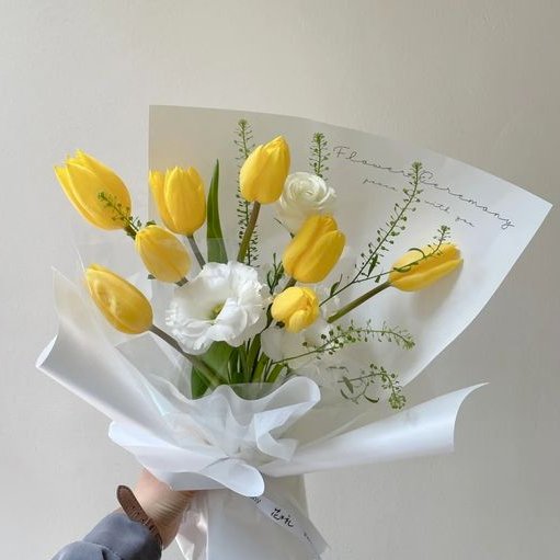 aromanticafe's tweet photo. delivery for: nonbinary aros ! ♡

ʚ menu ɞ
• purple cupcakes
• yellow tulips

💌: happy nonbinary day ! here's a reminder that you'll always be amazing &amp; valid ! i hope you have a great day filled with happiness &amp; support, you deserve it ! remember to drink some water ! ♡ https://t.co/3TTYFzzbu8