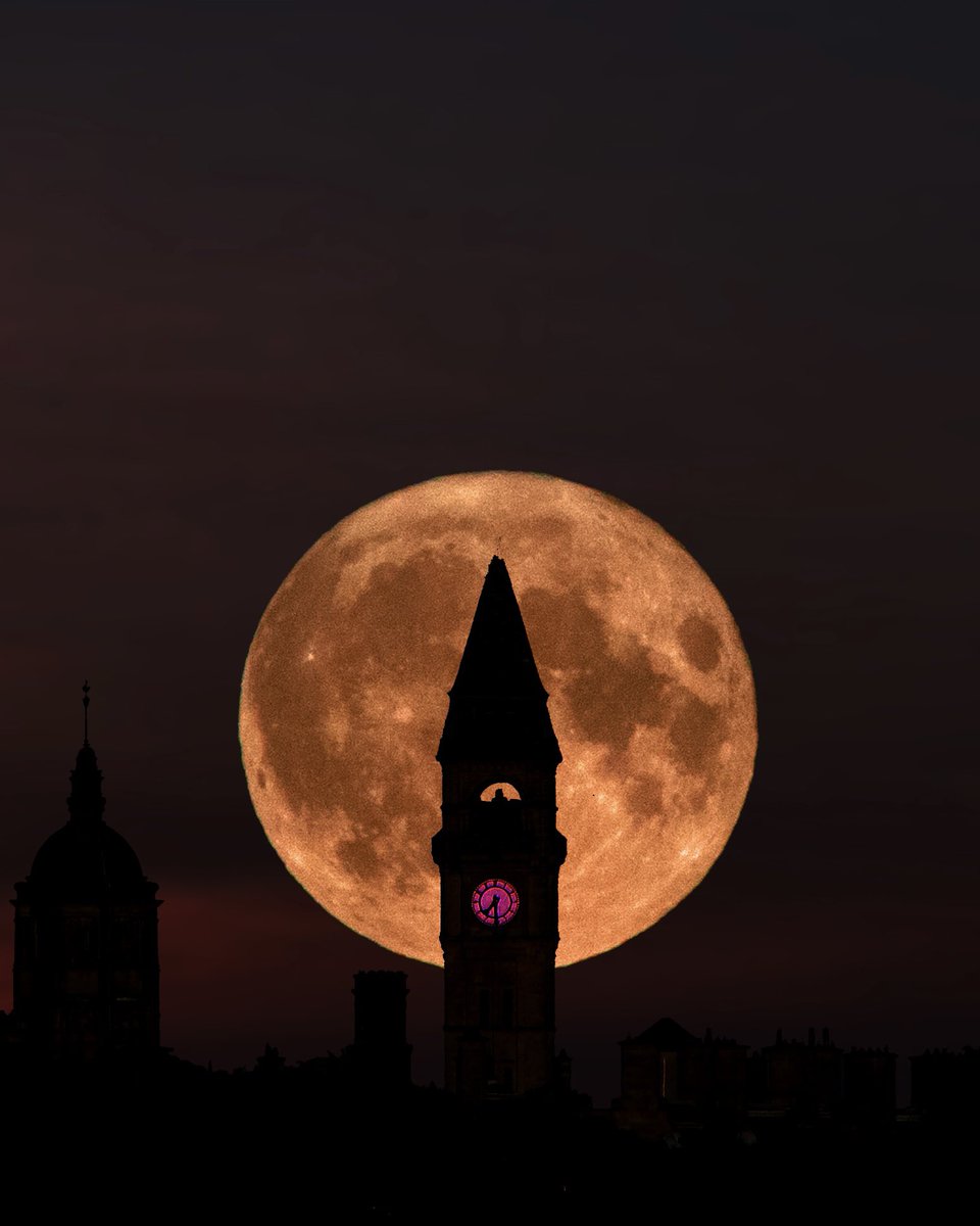 tikistevo's tweet photo. A few more of last nights Supermoon 👌#supermoon #wakefield #yorkshire #england #astrology #sunset @Hudsonweather @Abbiedew @KeeleyDonovan @Expwakefield @MyWakefield #landscape #skyline #moonscape https://t.co/ubSPfXZCaN