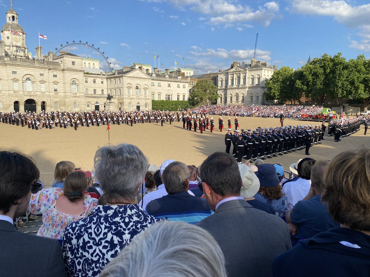 The @RMBandService and  @RoyalNavy honour guard on Horseguards Parade for #beatingretreat. As ever a brilliant performance from all those involved. A big BZ! @RoyalMarines @LtGenMagowan @WOCarlSteedman @WO1IanWilson @WO1MickTurnbull @ArmySgtMajor