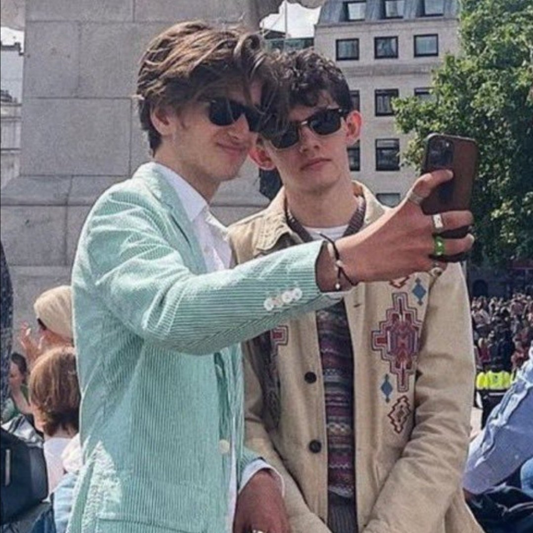 hourlybash's tweet image. 