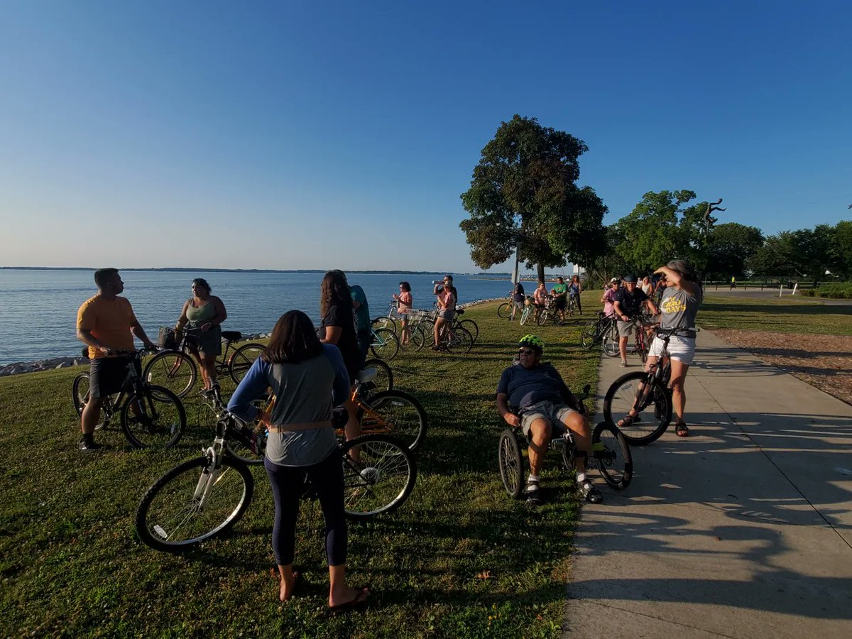jenyolk's tweet photo. Happy Thursday Mon! Felt the #lakeerielove thru the reggae tonight! #baycycles #cityofsandusky ❤️💚🖤 https://t.co/KXNLsUH15S