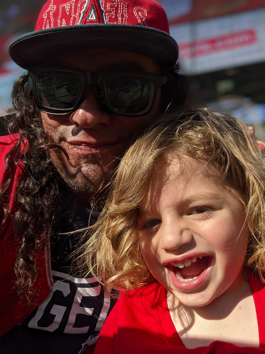 rogerdofa's tweet photo. #GoHalos https://t.co/F6U9YSBJOz