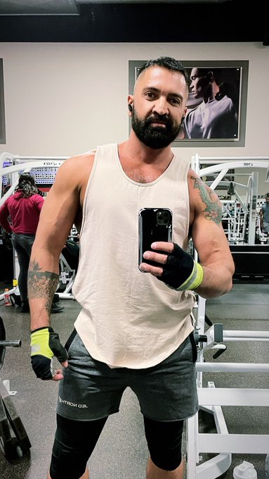 Working hard in the vegas heat https://t.co/jFbGjfdzhd