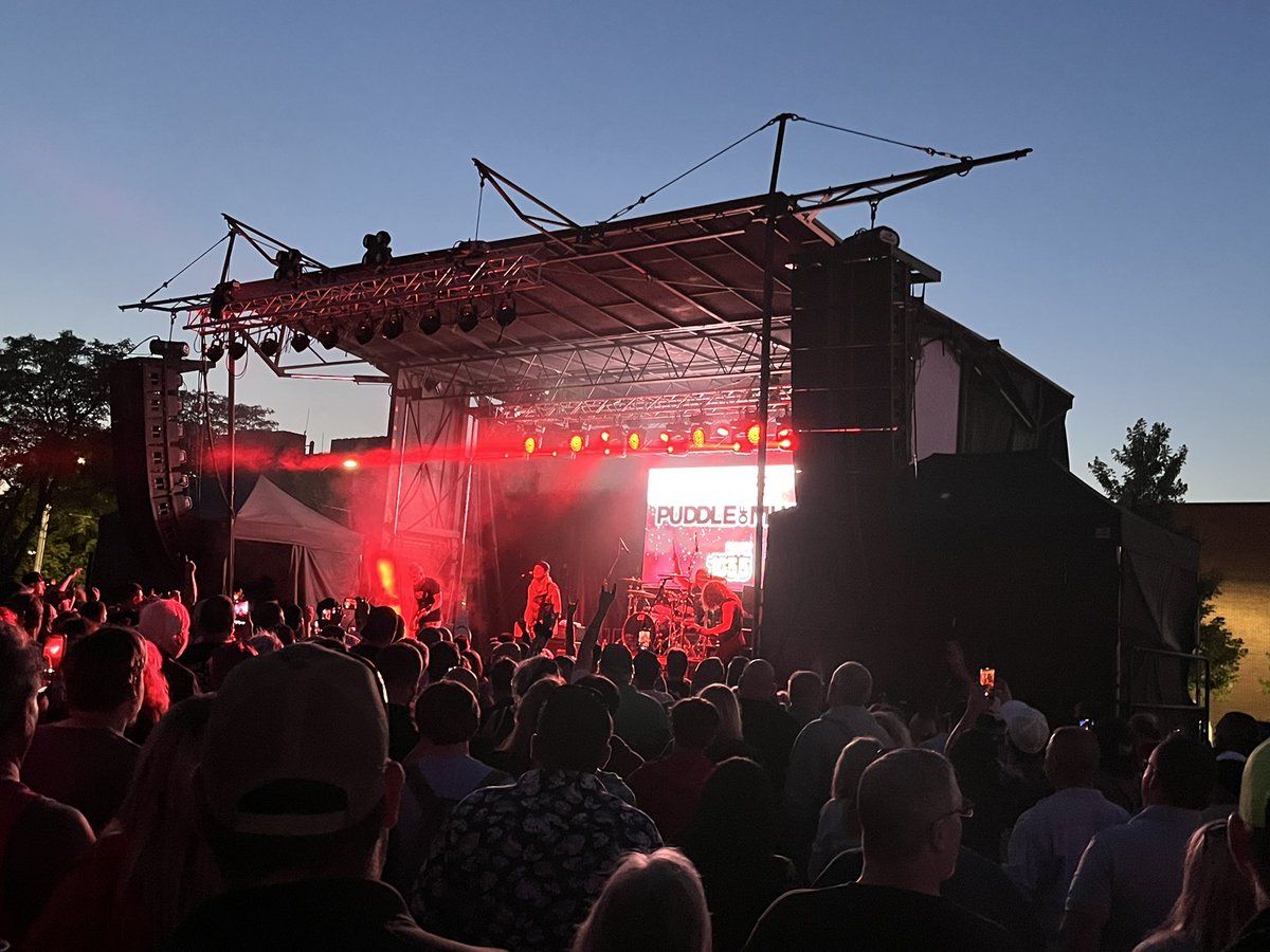 lmcdonell14's tweet image. #puddleofmud #livemusic