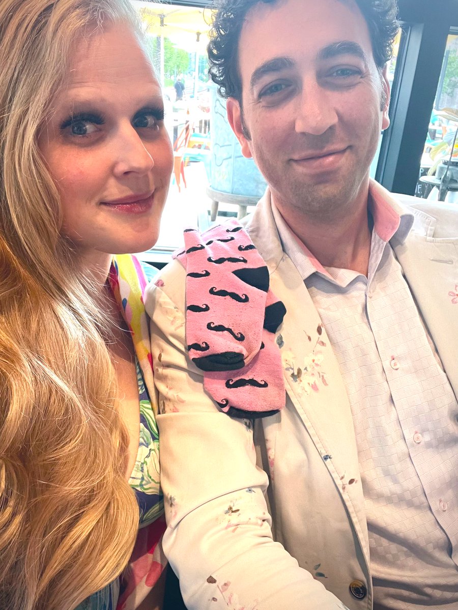 CoherenceMed's tweet photo. Healthcare is a small world.
Great to see old friends.
#pinksocks #HealthIT https://t.co/vUoueXlssr