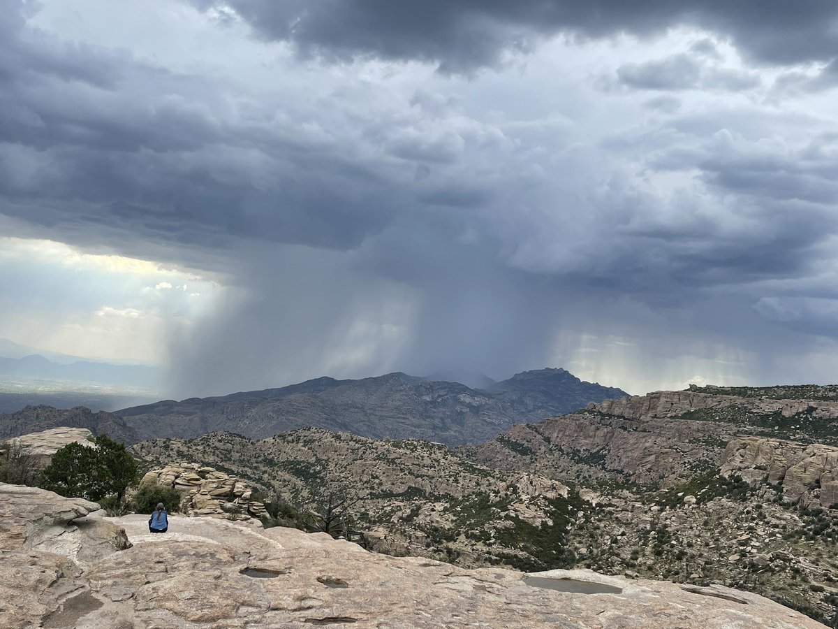 Rain over #Tucson shot from Mt. Lemmon.
#azwx #Monsoon #Monsoon2022 #MtLemmon
@spann @acarrillonews @ErinSaidItWould