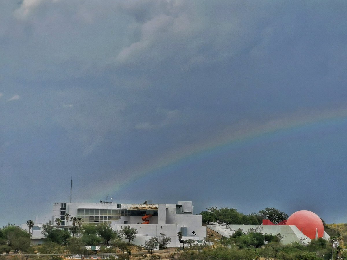 ¿Ya salieron a observar el fenómeno de la refracción de la luz del sol? 😲🌦️🌈🏛️🦣

¡La ciencia también es bella! ⚛️🔬🧬🔭🌎

#MuseoTAMux
#CdVictoria 
#Tamaulipas