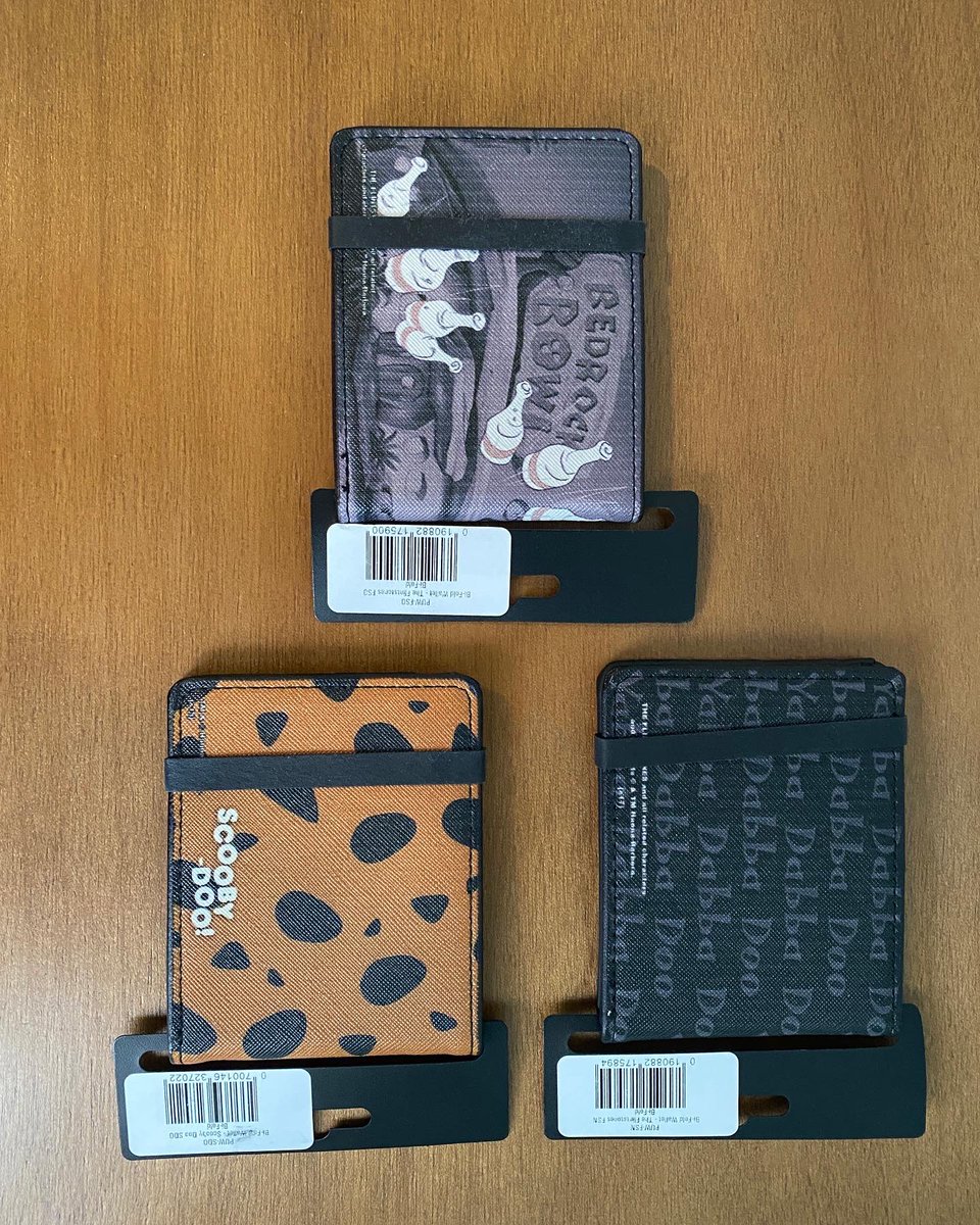 CollectorHanna's tweet photo. Some weeks ago, I bought these amazing wallets. I love them because they are super thin. They are a really good addition to the collection. #scoobydoo #scooby #flintstones #theflintstones #hannabarbera #wallet #money #creditcard #freddlintstones #cool https://t.co/CboUOtTBpz