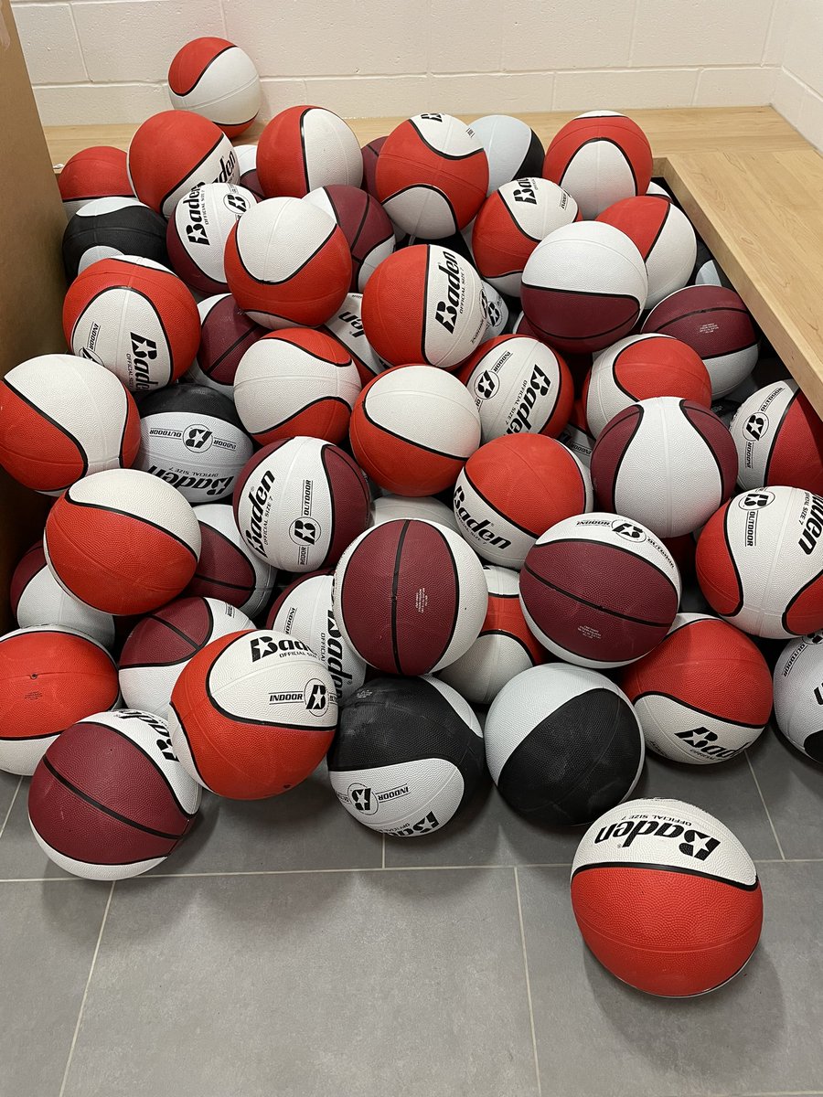 The basketballs have arrived, each kid gets one to keep. Going to be an amazing day Sunday @bgcottawa Taggart Parkes Clubhouse @PaulHoward_IMIT @HeraMission @Tisinthehouse @ottawahoops #UnityHoops613 #OttawaProud