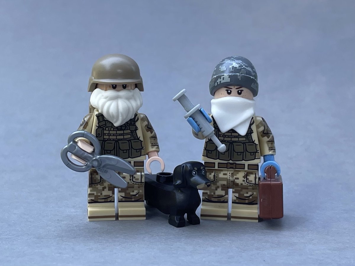 LEGO versions of some of the many amazing women defending #Ukraine️ since #RussiaInvadedUkraine. My grandfather was a 🇺🇸 medic in WW2, and I deeply respect the combat medics and others fighting 🇷🇺 fascism in 🇺🇦 today. Slava Ukraini! @katalina_ada @tsunami_zsu @Mykhailova_A