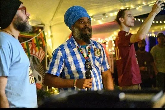 ReggaewerxPR's tweet photo. Two nights
Two Mics
This is an entertainers life ๐โฅ๏ธ๐ Love It โฅ๏ธ๐๐
Photos by (copyrights) @photobybalu @balu83 taken at #piratensessions
With @kingshilohsoundsystem and #RootsPressuresound.
#kingShiloh #TeachaDee #PiratesSession #DeepRootsReggae #Party https://t.co/eZ3FNsrjk5