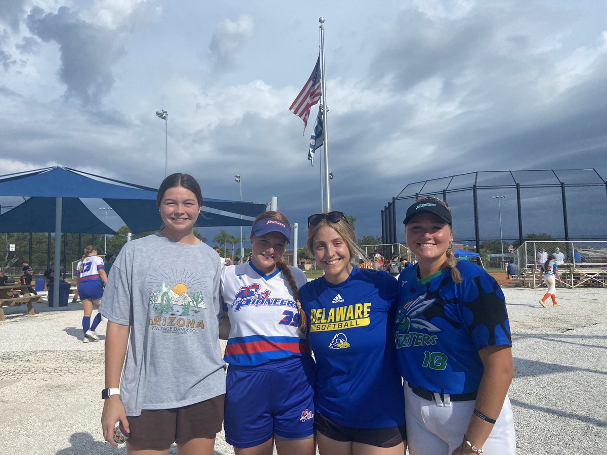 UDSB girls supporting their teammates   FGCL🥎<a href="/Delaware_SB/">Delaware Softball</a>
