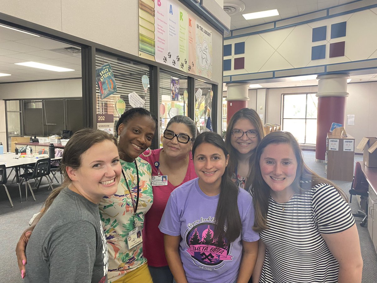 MindyHidalgo's tweet photo. When you’re working with good people, it brings good things out in you! I’ve learned so much from these ladies! Love you all! ❤️#CampLee22 #goodbyesarehard @avalclark @MsJessica_Parra @msnelson_lieder https://t.co/aKl18PN1wP