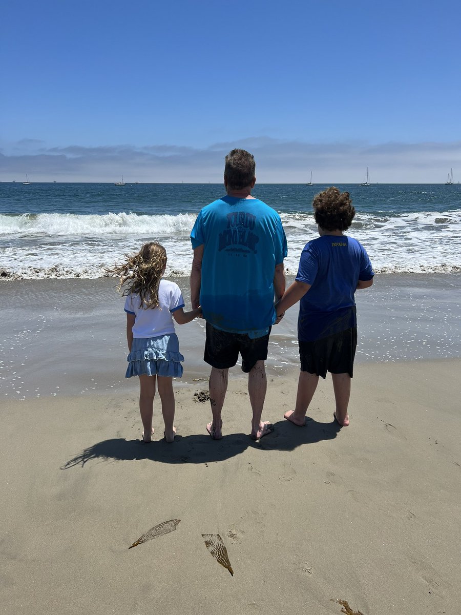 Tom Arnold tweet media