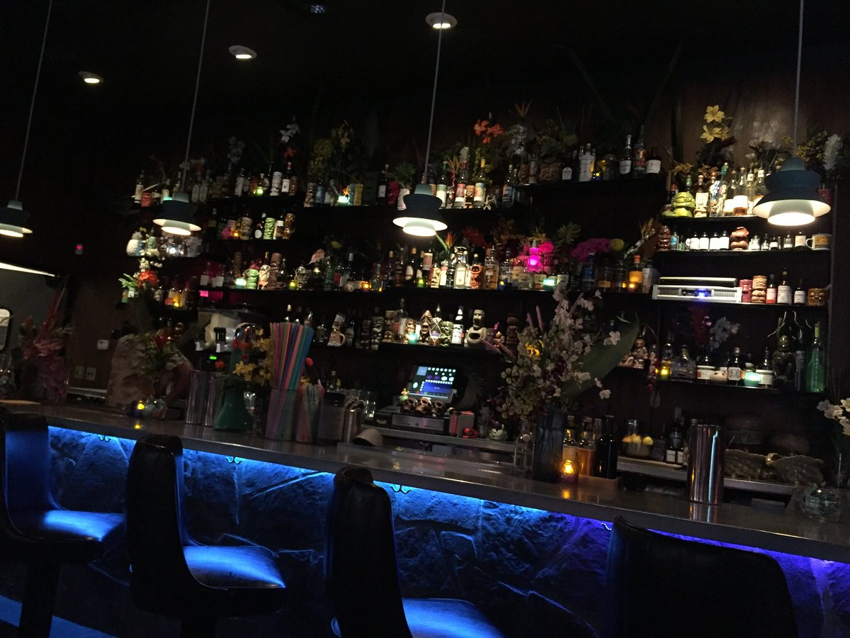 facesunderwater's tweet image. I adore all things tiki. #tiki #fruitydrinks #Aloha