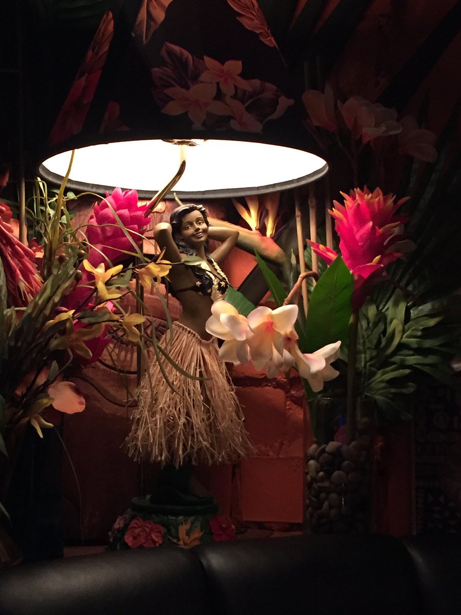 facesunderwater's tweet image. I adore all things tiki. #tiki #fruitydrinks #Aloha