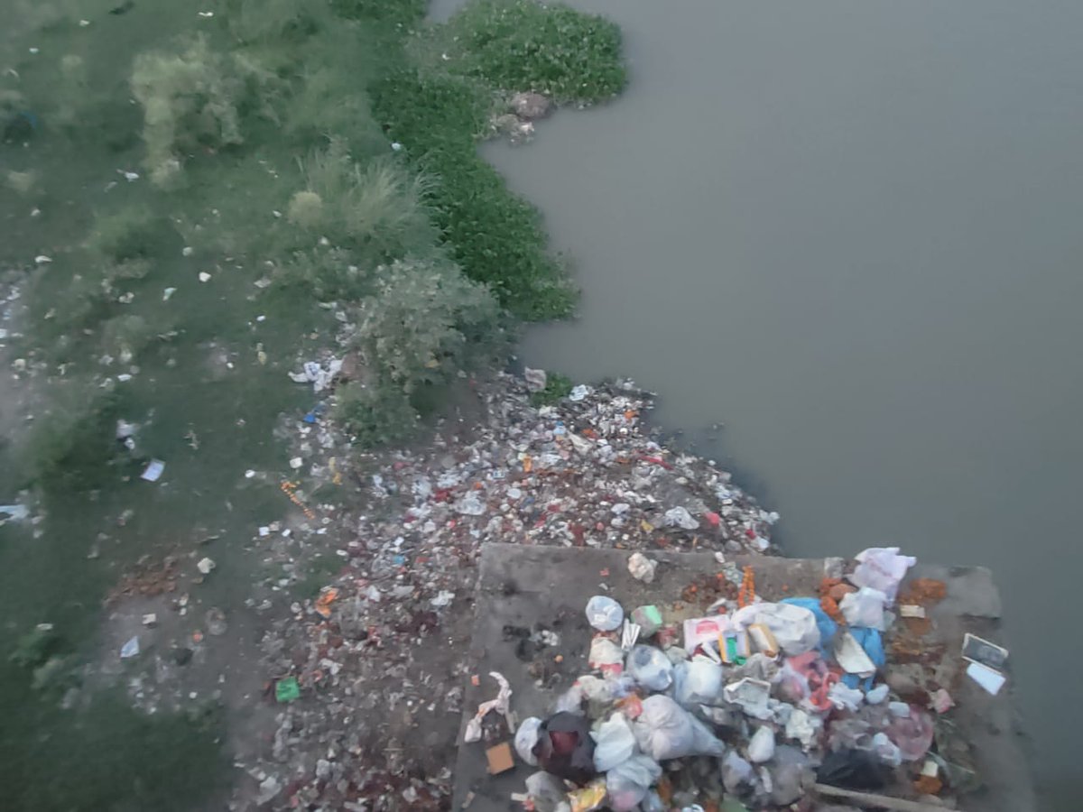 AnkityadavS's tweet photo. Delhi has the beautiful gift in the form of Yamuna river, but sadly this is what we are doing with our gift...
It is our collective responsibility to make Yamuna cleaner....
#yamuna https://t.co/X5246J1iqu