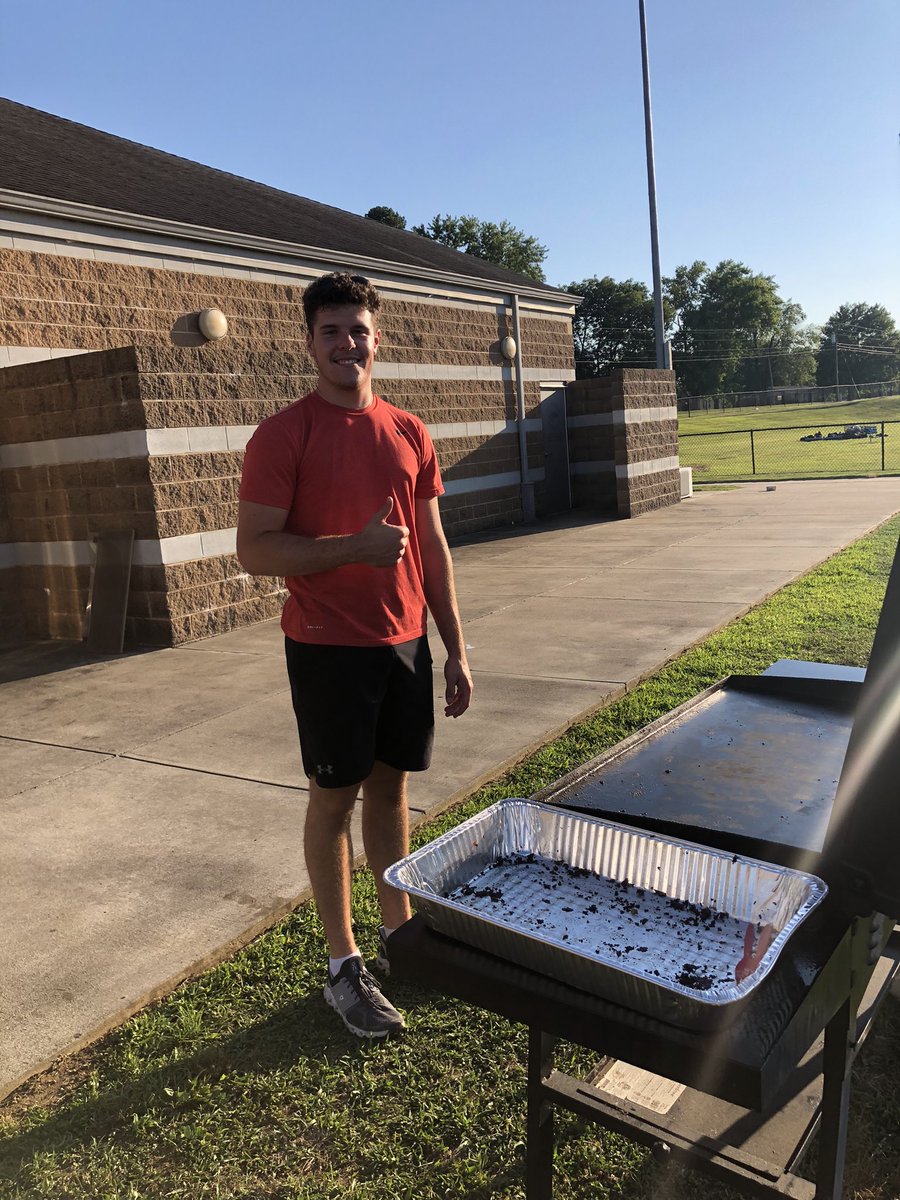 Thank you to MCHS Alum Nick Masek for grilling out for us! 

We caught him just as he was cleaning up.. BUT this guy cooked over 220+ burgers for the participating teams at our 7 on 7. 

Thanks again, Nick! 🤝