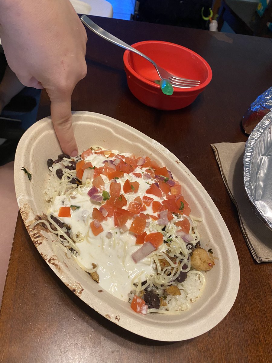 kncarlson17's tweet photo. My husbands bowl vs my bowl, which I share with our toddler. I’m not even joking when I say I actually cried. Especially since the app gave me 30 minutes of trouble to order. this is “extra rice/sour cream/cheese”🤦🏼‍♀️ damn @ChipotleTweets https://t.co/n3kVmnLEnw