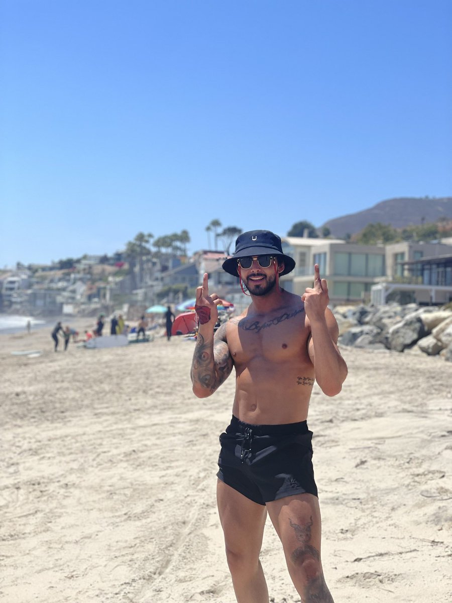 ValleyMerch's tweet photo. Beach papi https://t.co/MgOGXlGZ1a