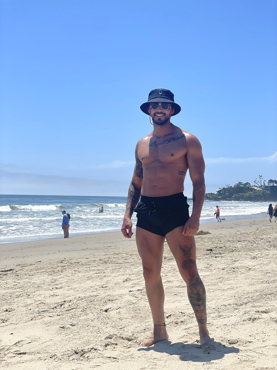 ValleyMerch's tweet photo. Beach papi https://t.co/MgOGXlGZ1a