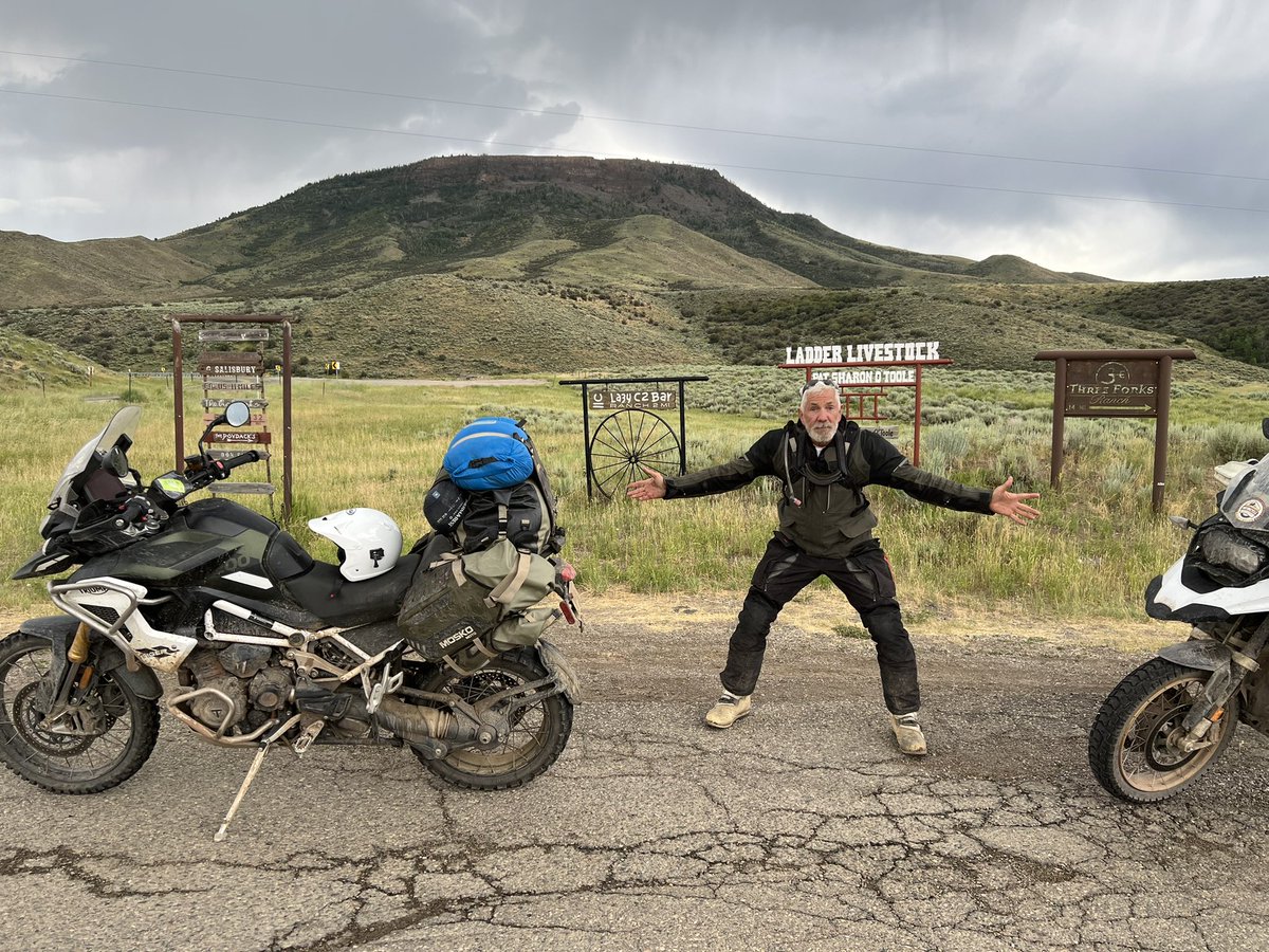 Biketruck's tweet photo. Having fun in Wyoming! ☘️🇺🇸
#COBDR
#RideBDR
@RideBDR
#TiumphTiger1200RallyPro
@OfficialTriumph
@TriumphAmerica https://t.co/XRcgcaW75K
