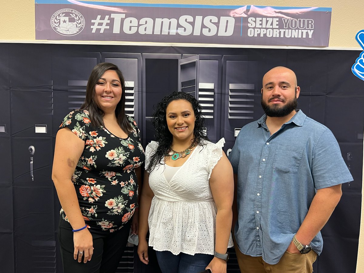 Learning so much with my peeps at the SISD SCEI Academy!!!#LockerRoomPlaybook <a href="/HAntwine_MS/">Patricia Pedroza</a> @KCrunc_HAMS