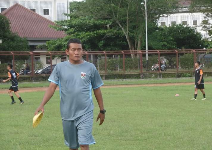 Terima Kasih Coach atas ilmu nya serta kerelaan hati nya untuk memberi ilmu kepada bibit muda Magelang,perjuangan mu telah usai.Terima Kasih Coach Dedi 🧡🧡🧡🧡

Swargi Langgeng Coach 🧡🧡🧡🤲🤲🤲