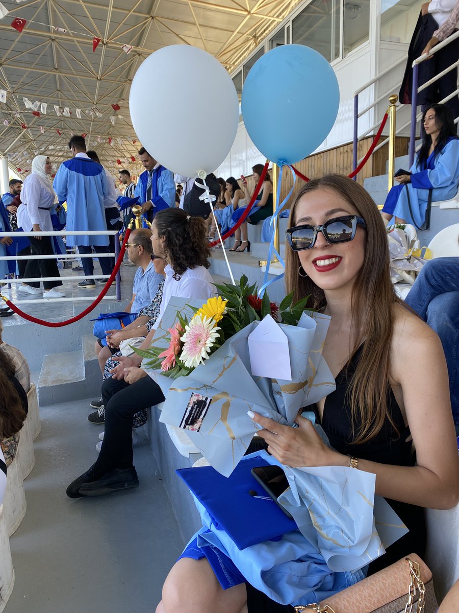 benim herseyim bugun mezun oldu👩‍🎓🥲