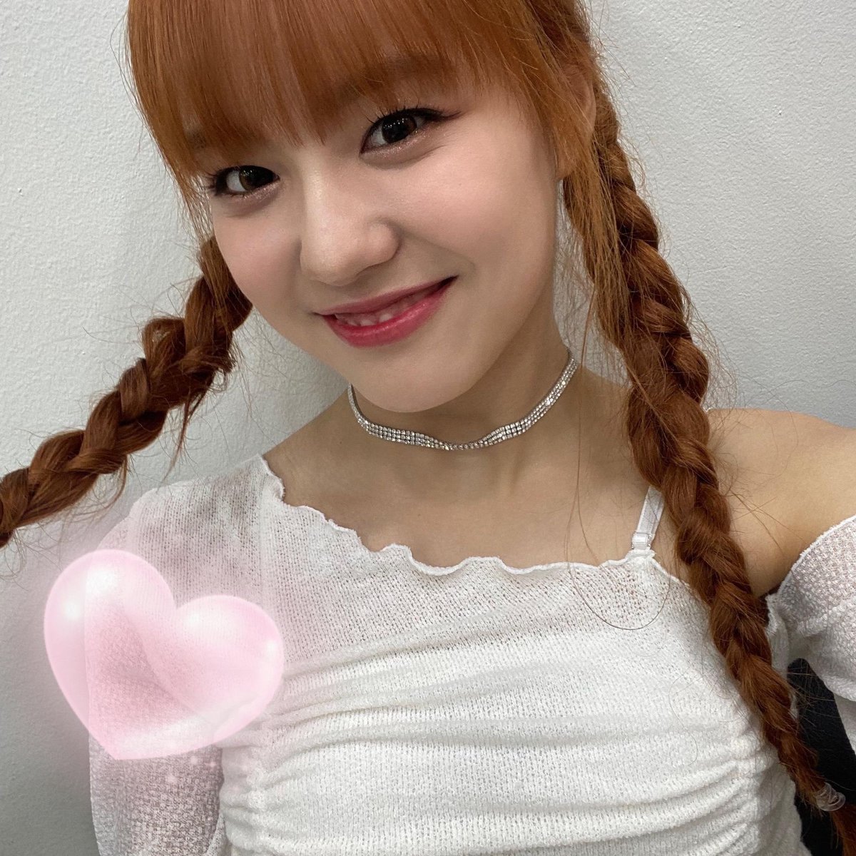 XG ジュリア 推定顔タイプキュート。大人っぽく仕上げるとフェミニン